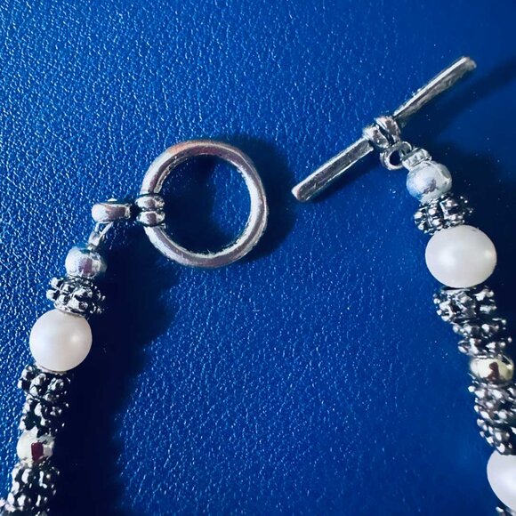 ✨ 7" Silver & White Pearl Beaded Bracelet | Toggle Clasp | Elegant Style ✨ - Picture 2 of 3